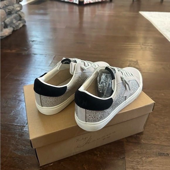 Vintage Havana Women’s rhinestone sneaker-size 7.5-grey/silver-brand new - Picture 7 of 15